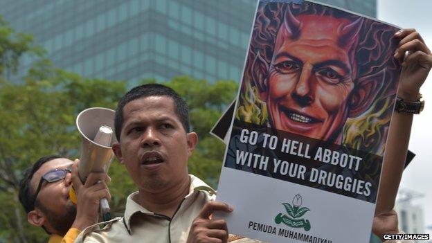 Indonesian students hold a protest against Australia's Prime Minister Tony Abbott following his statement over the tsunami aid from Australian government outside the Australian embassy in Jakarta on February 25, 2015. I