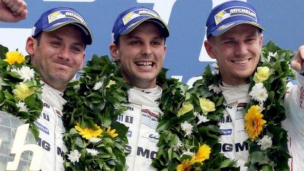 Niko Hulkenberg (r), Nick Tandy (l) and Earl Bamber