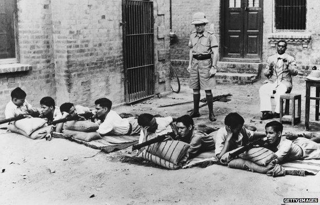 circa 1940: The University Training Corps in Lahore, India, learning to shoot.