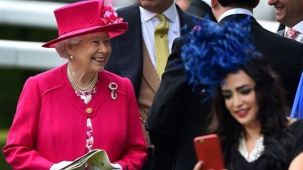 Queen and selfie