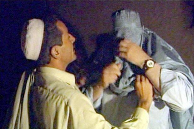 John Simpson preparing to enter Afghanistan in a burqa in 2001