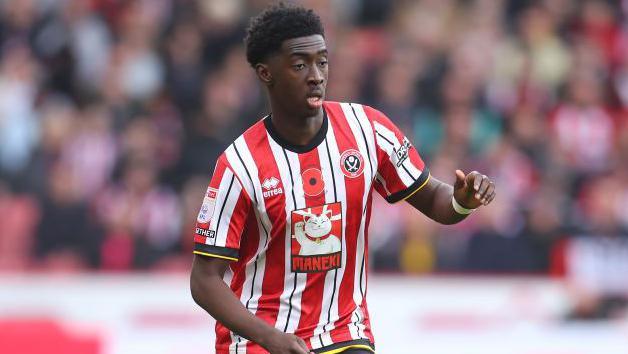 Jesurun Rak-Sakyi on the ball for Sheffield United