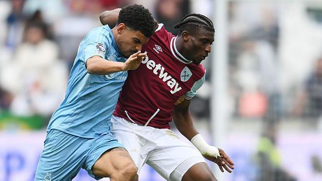 Morgan Gibbs-White and Mohammed Kudus battle for possession in a game between Nottingham Forest and West Ham