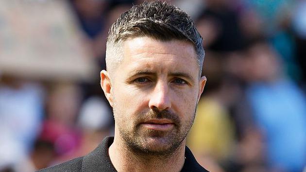 Alan Sheehan on the touchline 