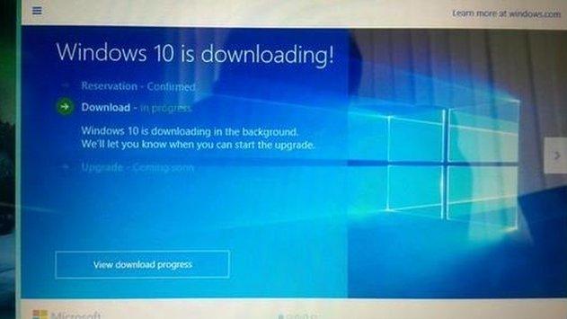 Screen grab of tweet showing Windows downloading