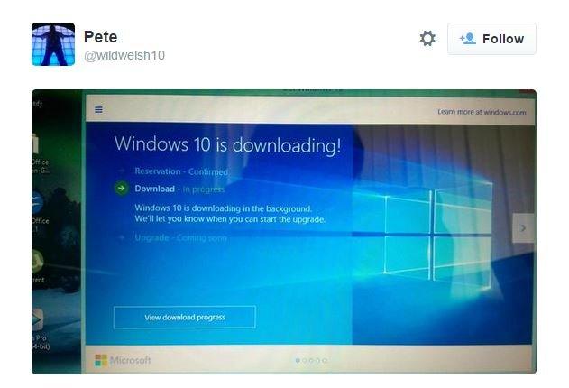 Screen grab of tweet showing Windows downloading