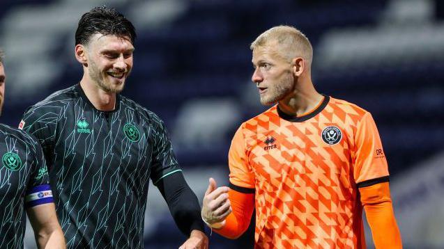 Kieffer Moore ac Adam Davies