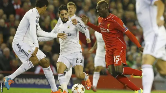 Mario Balotelli is tracked by Real Madrid players