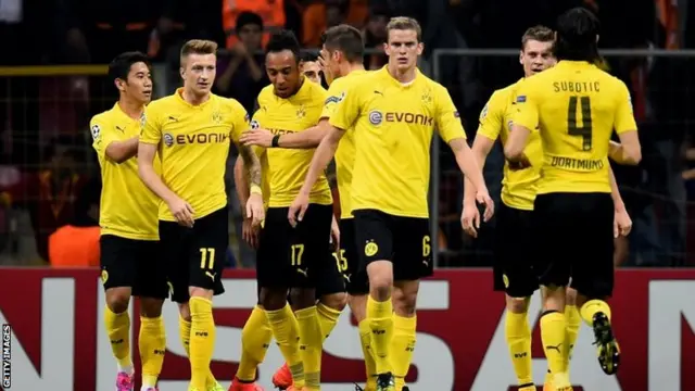Pierre-Emerick Aubameyang celebrates