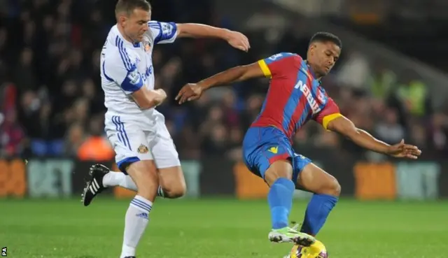 Lee Cattermole challenges Fraizer Campbell
