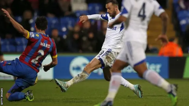 Steven Fletcher scores