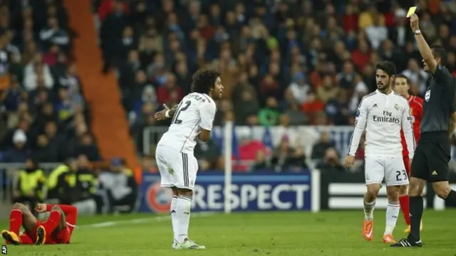 Marcelo receives a yellow card
