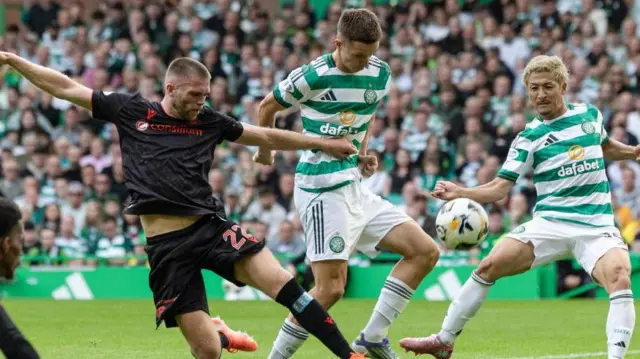 Celtic beat St Mirren 1-0 in Glasgow on 3 August