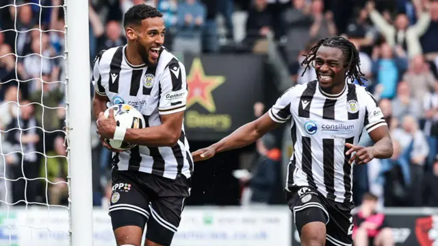 St Mirren players celebrating