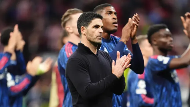 Arsenal manager Mikel Arteta and players applaud the fans