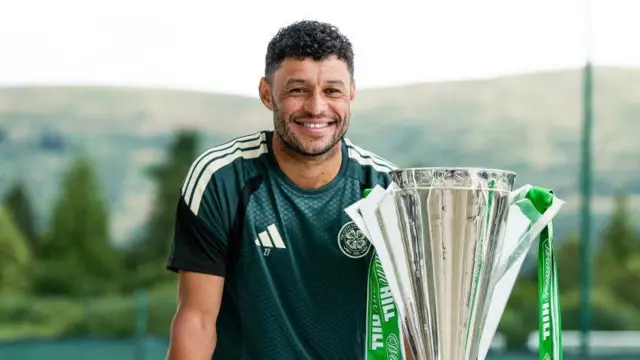 Alex Oxlade-Chamberlain with the Scottish Premiership trophy