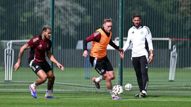 Sean Longstaff and Joelinton 