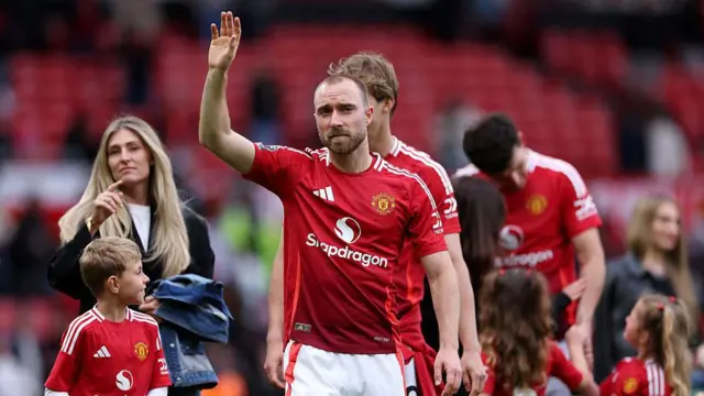 Christian Eriksen says farewell to Manchester United fans