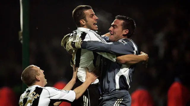 Steven Taylor of Newcastle United gives Steve Harper a hug after he saves a penalty 