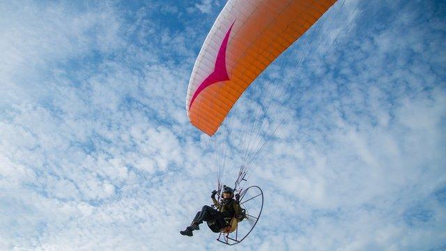 Sacha Dench flying her paramotor