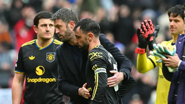 Michael Carrick and Bruno Fernandes walk off the pitch together