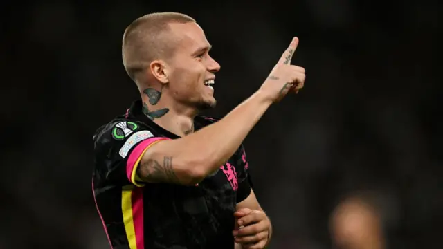 Mykhaylo Mudryk of Chelsea celebrates
