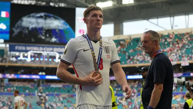 Elliot Anderson #8 of England holds his third-place World Cup medal