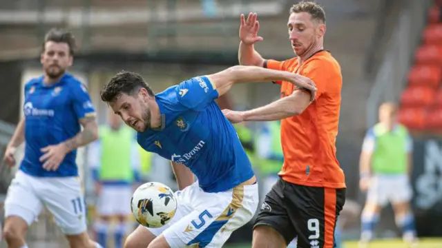 St Johnstone's Jack Sanders (L) and Dundee United's Louis Moult in action