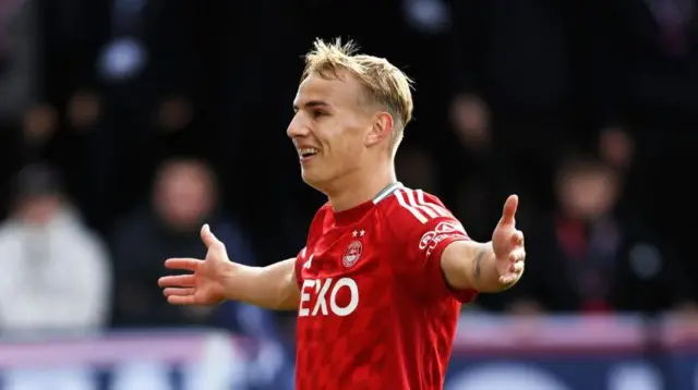 DUNDEE, SCOTLAND - SEPTEMBER 28: Aberdeen’s Topi Keskinen celebrates after scoring to make it 2-0 during a William Hill Scottish Premiersihp match between Dundee FC and Aberdeen at the Scot Foam Stadium at Dens Park, on September 28, 2024, in Dundee, Scotland. (Photo by Rob Casey / SNS Group)