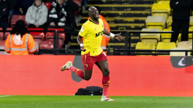 Moussa Sissoko celebrates his goal 