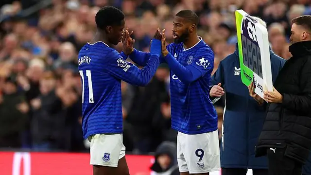 Thierno Barry replaces Beto for Everton