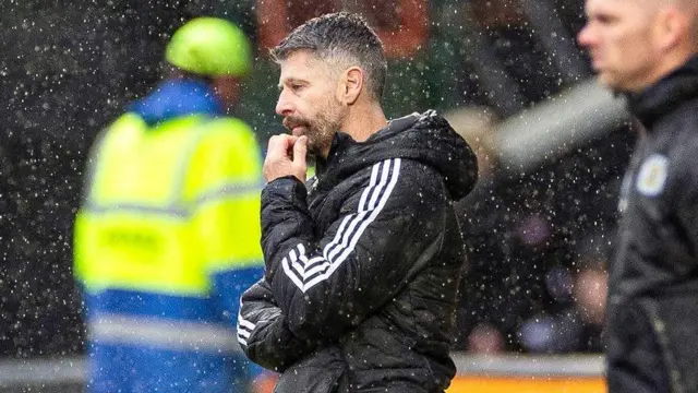 Aberdeen head coach Stephen Robinson ponders defeat by former side St Mirren