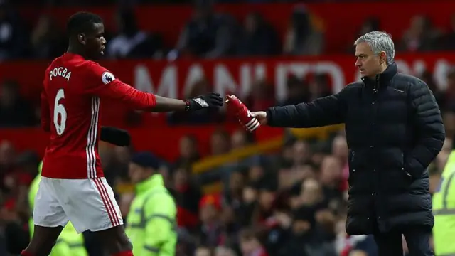  Jose Mourinho passes a bottle to Paul Pogba 