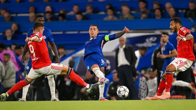 Enzo Fernandez plays a through ball against Benfica