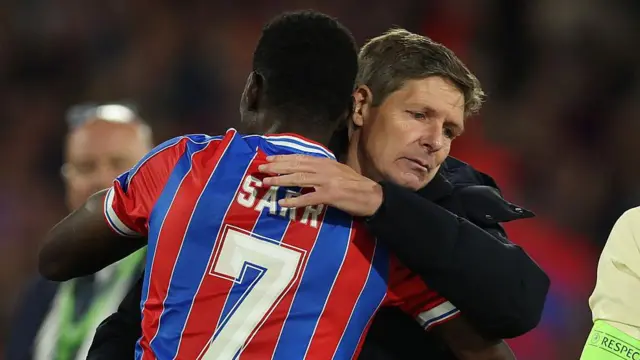 Oliver Glasner and Ismaila Sarr embracing