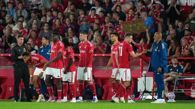 Nuno Espirito Santo shakes hands with Chris Wood as Forest make substitutions