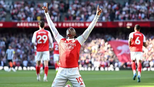 Eberechi Eze of Arsenal celebrates