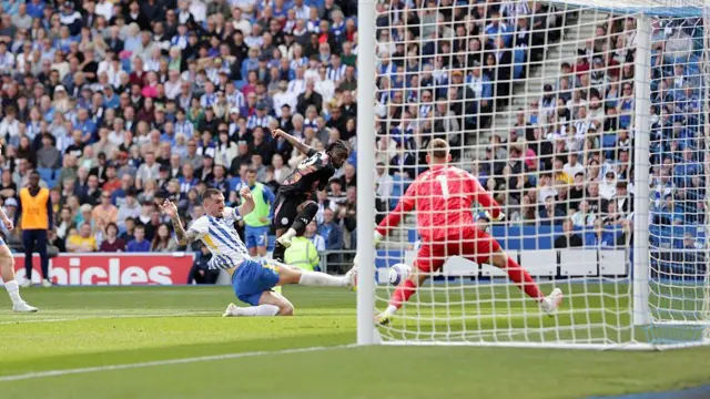 Stephy Mavididi scores for Leicester