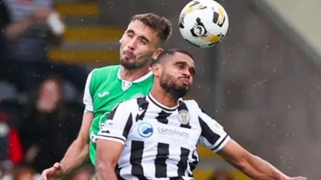 Hibernian's Warren O'Hora and St Mirren's Mikael Mandron