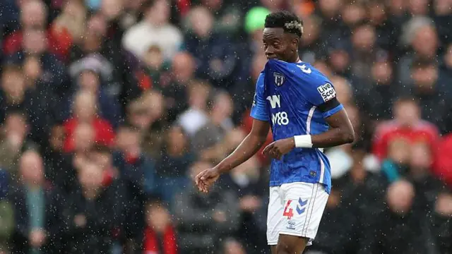 Simon Adingra of Sunderland reacts