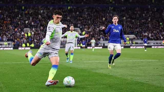 Phil Foden of Manchester City in action against Everton