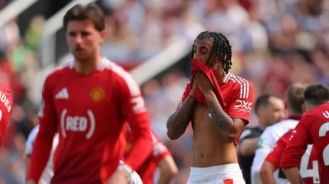 Leny Yoro of Manchester United