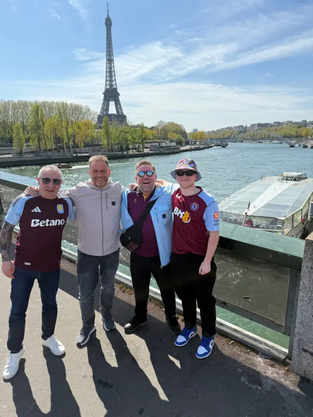 Villa fans by Eiffel Tower