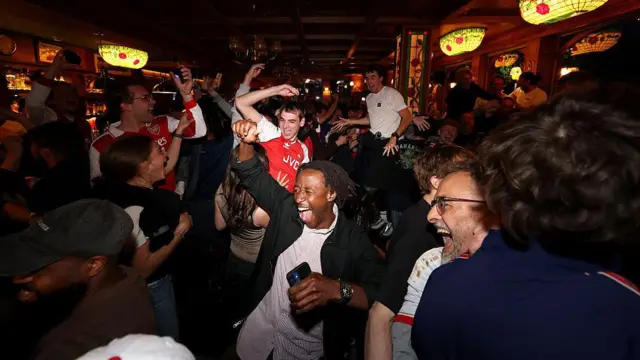Arsenal fans celebrate