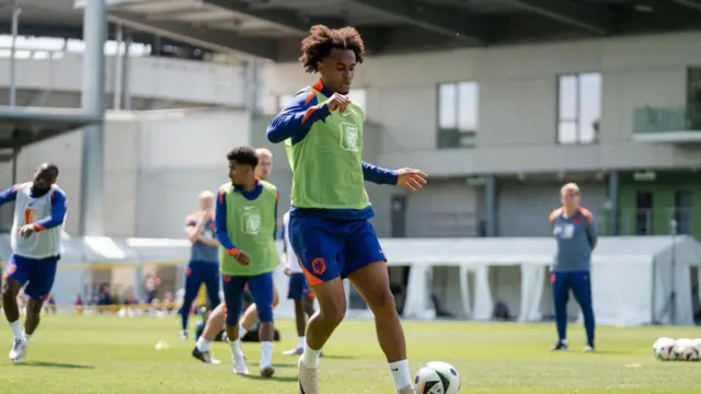 Joshua Zirkzee in training for the Netherlands