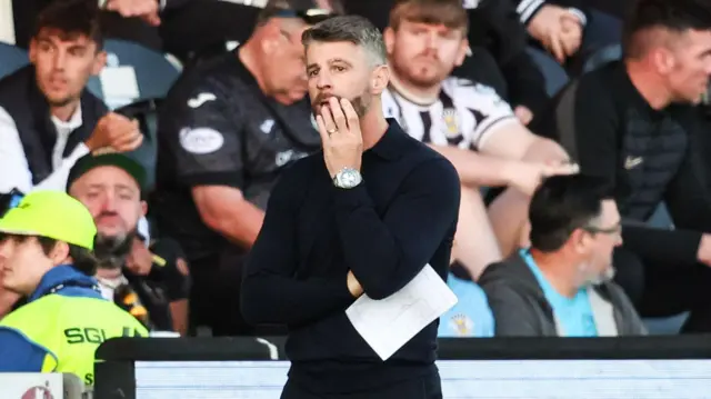 St Mirren manager Stephen Robinson