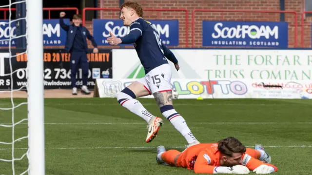Simon Murray celebrates after scoring for Dundee against St Mirren