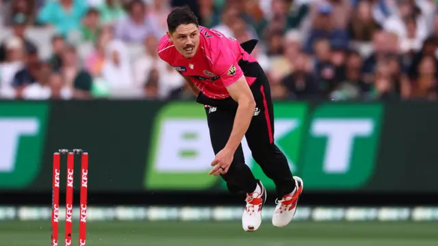 Ben Dwarshuis bowling for Sydney Sixers