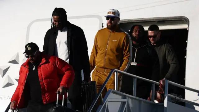 Travis Kelce gets off the plane in New Orleans