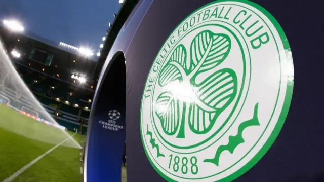 Celtic crest